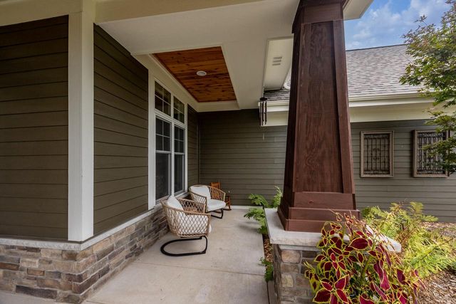 S84W33185 Brown Bear LANE, Mukwonago, WI 53149