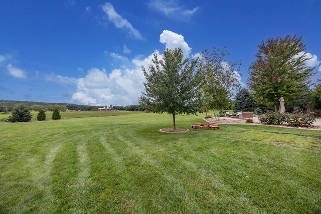 S84W33185 Brown Bear LANE, Mukwonago, WI 53149