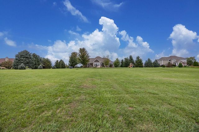 S84W33185 Brown Bear LANE, Mukwonago, WI 53149
