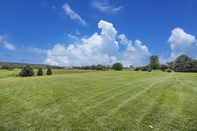 S84W33185 Brown Bear LANE, Mukwonago, WI 53149