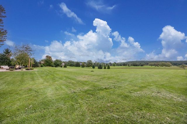 S84W33185 Brown Bear LANE, Mukwonago, WI 53149