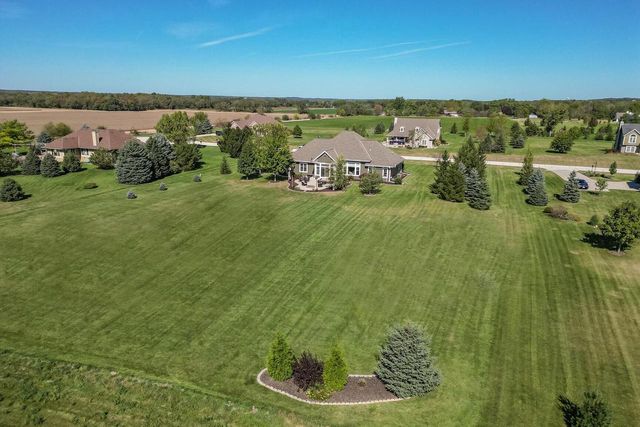 S84W33185 Brown Bear LANE, Mukwonago, WI 53149