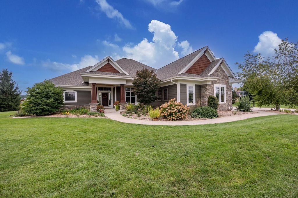 S84W33185 Brown Bear LANE, Mukwonago, WI 53149