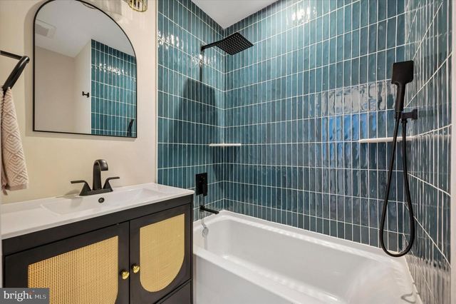 527 CHRISTIAN ST, Philadelphia, PA 19147