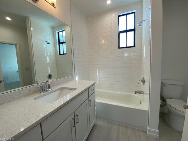 7530 Rockefeller DR, Naples, FL 34119