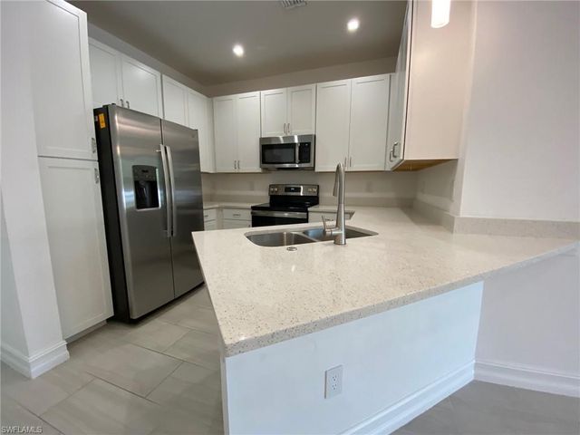 7530 Rockefeller DR, Naples, FL 34119