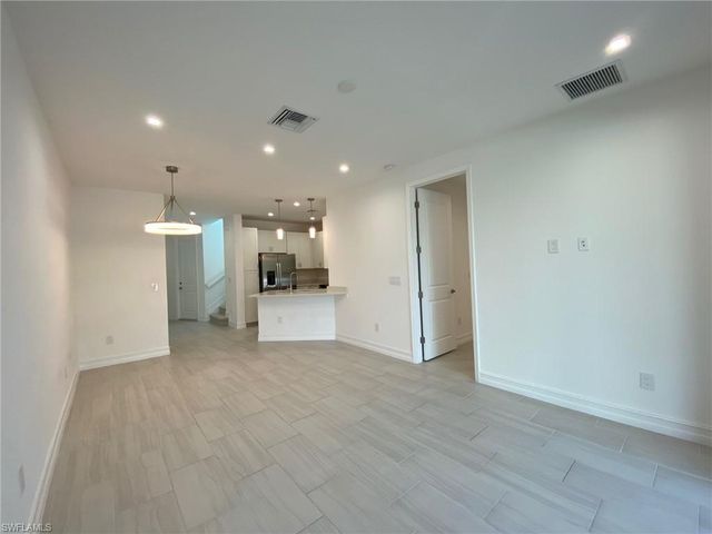 7530 Rockefeller DR, Naples, FL 34119