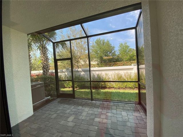 7530 Rockefeller DR, Naples, FL 34119