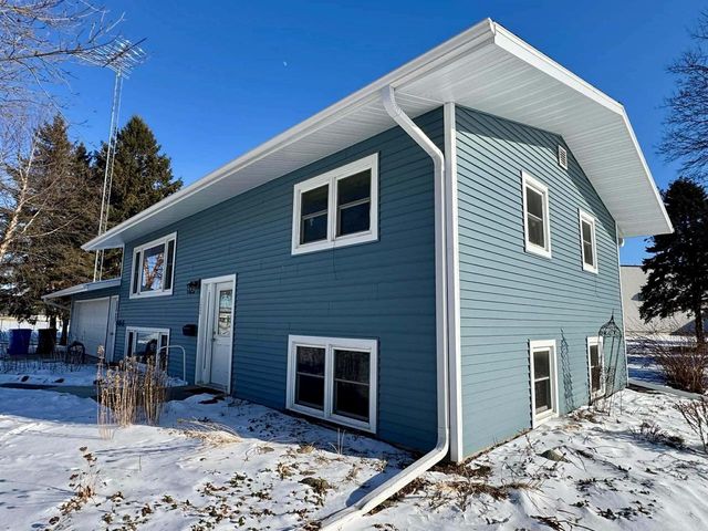 122 Circle Drive, Randolph, WI 53956