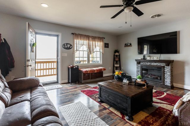 898 Spruce Dr., Pamplin, VA 23958