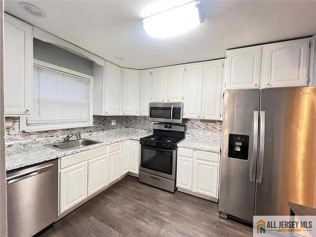 406 Cranbury Road 7, East Brunswick, NJ 08816