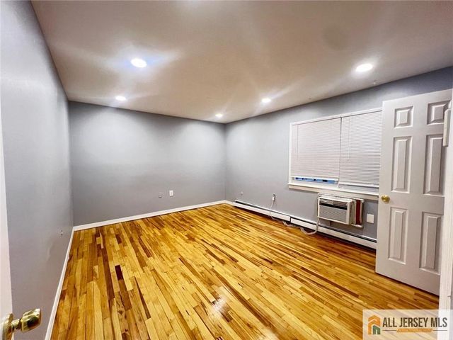 406 Cranbury Road 7, East Brunswick, NJ 08816