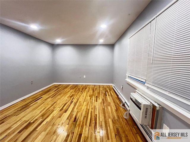 406 Cranbury Road 7, East Brunswick, NJ 08816