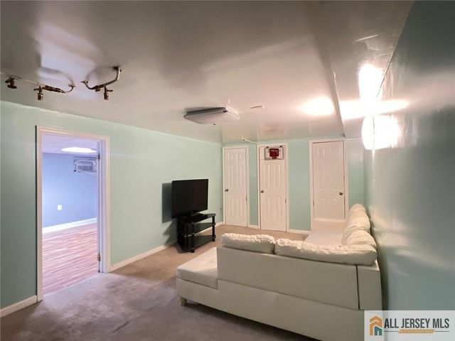 406 Cranbury Road 7, East Brunswick, NJ 08816