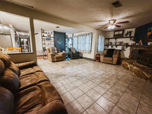 1203 E College Avenue, Berryville, AR 72616