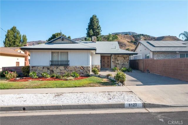 8127 Grove Street, Sunland, CA 91040