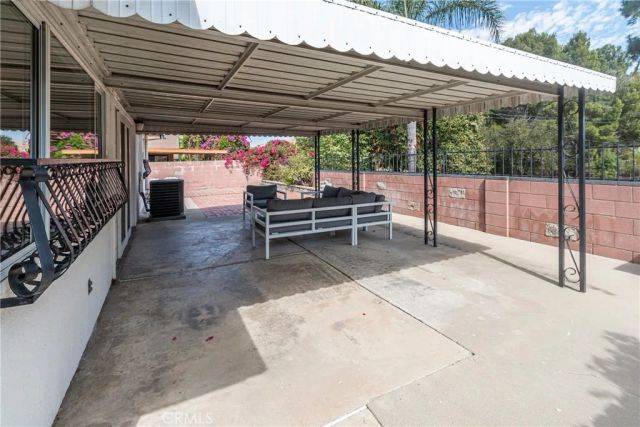 8127 Grove Street, Sunland, CA 91040