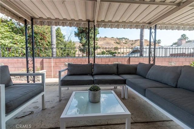 8127 Grove Street, Sunland, CA 91040