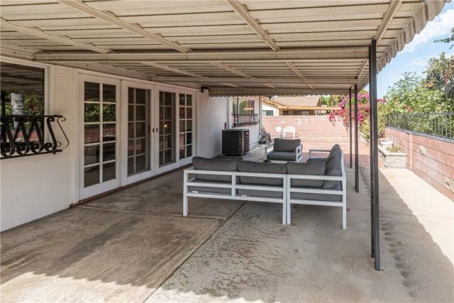 8127 Grove Street, Sunland, CA 91040