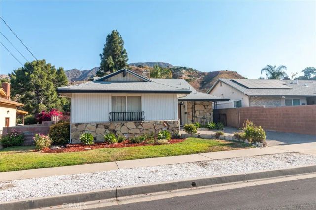 8127 Grove Street, Sunland, CA 91040