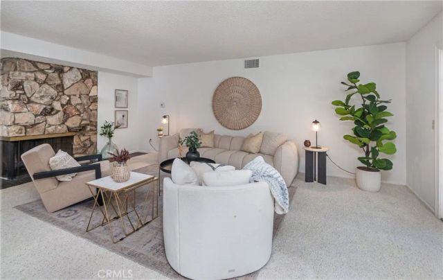 8127 Grove Street, Sunland, CA 91040