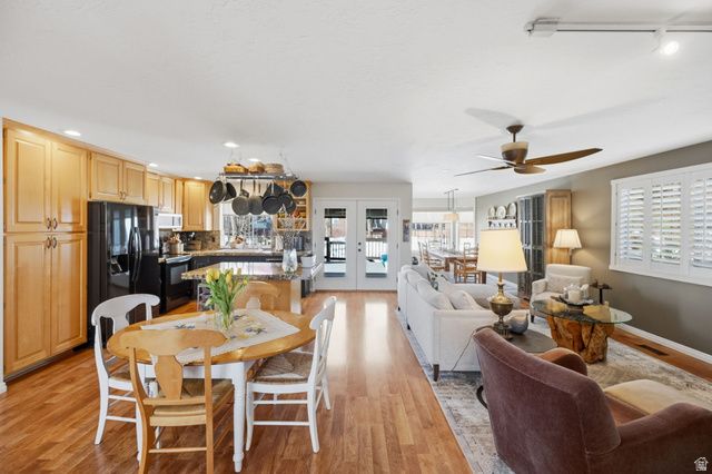 1093 E BIRCHBROOK CIR, Cottonwood Heights, UT 84047