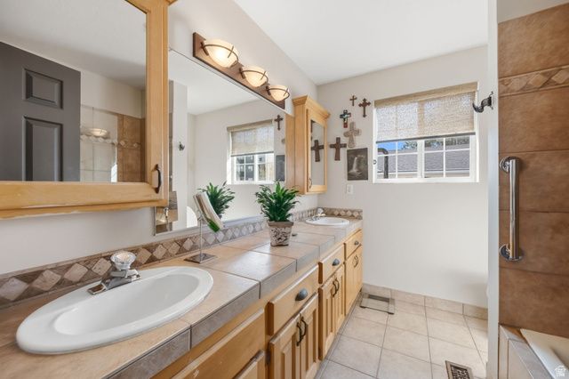 1093 E BIRCHBROOK CIR, Cottonwood Heights, UT 84047