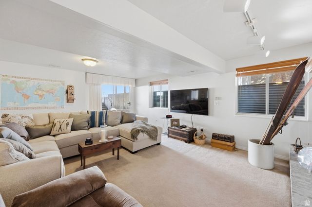 1093 E BIRCHBROOK CIR, Cottonwood Heights, UT 84047