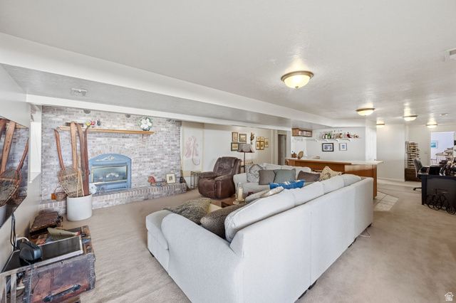 1093 E BIRCHBROOK CIR, Cottonwood Heights, UT 84047