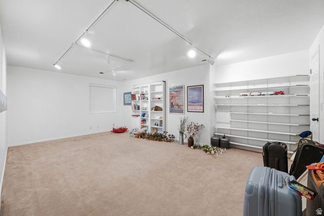 1093 E BIRCHBROOK CIR, Cottonwood Heights, UT 84047