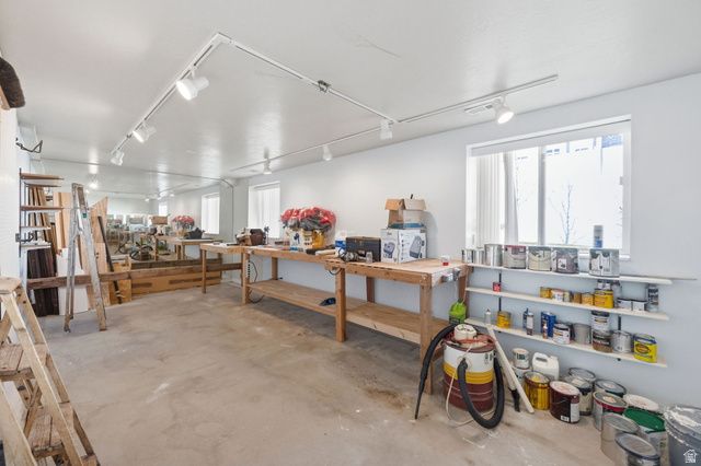 1093 E BIRCHBROOK CIR, Cottonwood Heights, UT 84047