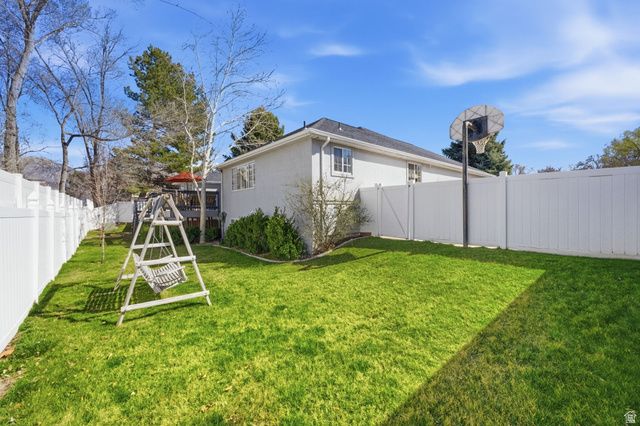 1093 E BIRCHBROOK CIR, Cottonwood Heights, UT 84047