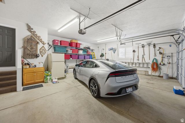 1093 E BIRCHBROOK CIR, Cottonwood Heights, UT 84047