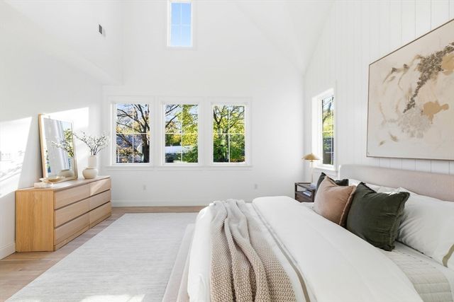 8 Priscilla Ln, Winchester, MA 01890