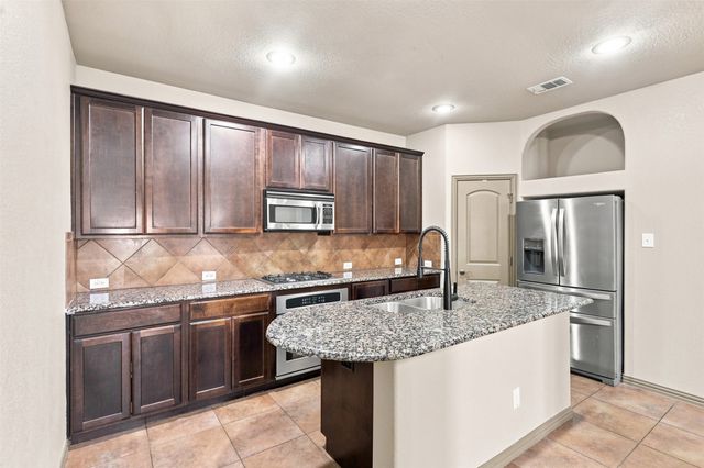 6918 Nava, Grand Prairie, TX 75054