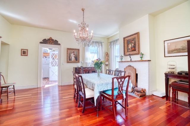 48-11 37th Street, New York City, NY 11101