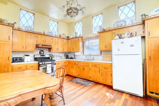 48-11 37th Street, New York City, NY 11101