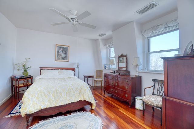 48-11 37th Street, New York City, NY 11101