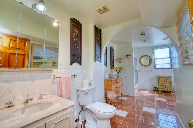 48-11 37th Street, New York City, NY 11101