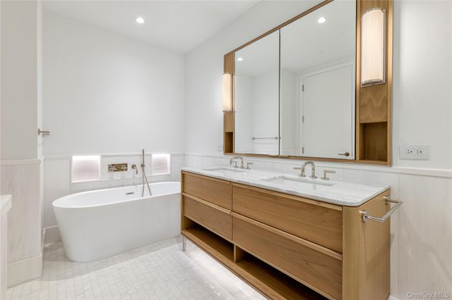 4 Lighthouse Landing 204, Sleepy Hollow, NY 10591