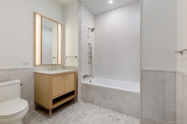 4 Lighthouse Landing 204, Sleepy Hollow, NY 10591