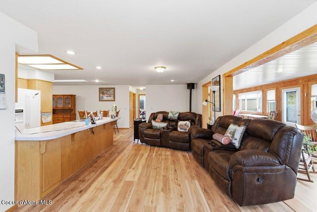 5687 N 15th ST, Dalton Gardens, ID 83815