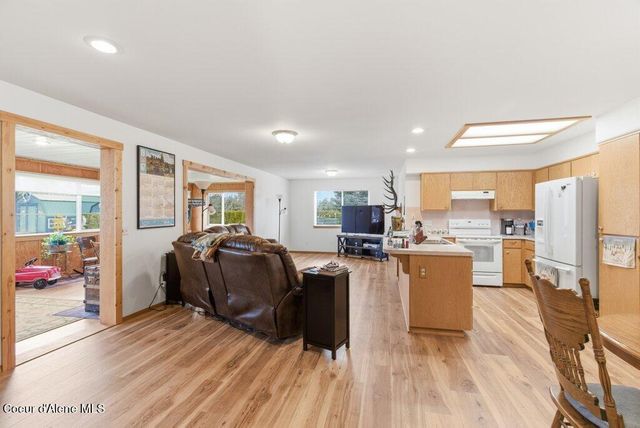 5687 N 15th ST, Dalton Gardens, ID 83815