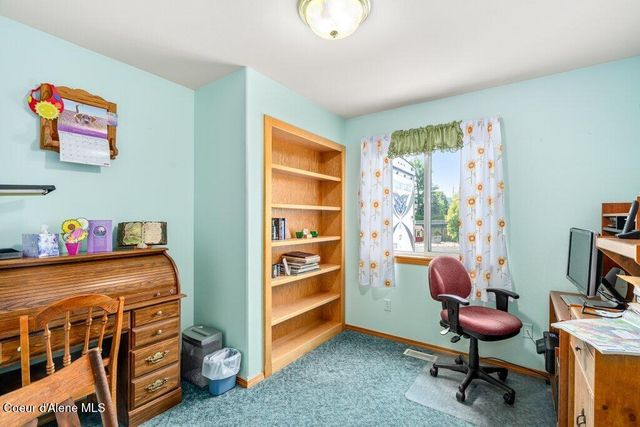 5687 N 15th ST, Dalton Gardens, ID 83815