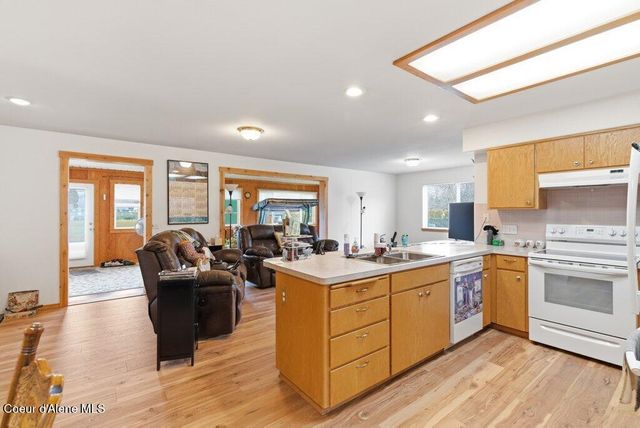 5687 N 15th ST, Dalton Gardens, ID 83815