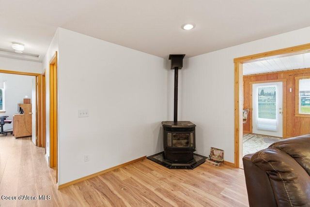 5687 N 15th ST, Dalton Gardens, ID 83815