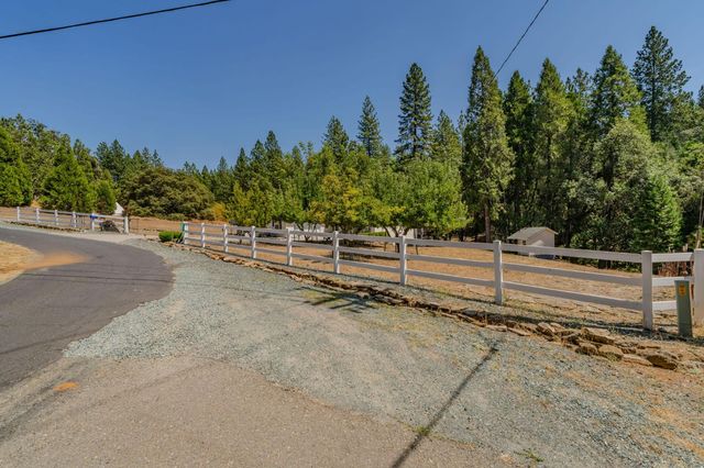 22590 Rocky Ln, Pioneer, CA 95666