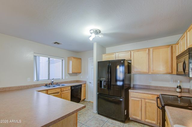 11331 W BRITTLEWOOD Drive, Phoenix, AZ 85037