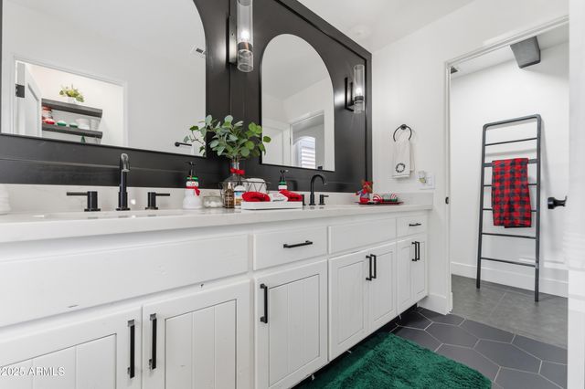 18190 W SANTA ALBERTA Lane, Goodyear, AZ 85338