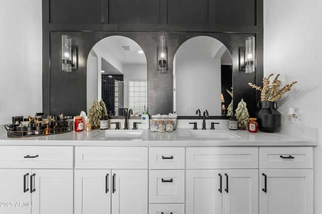 18190 W SANTA ALBERTA Lane, Goodyear, AZ 85338